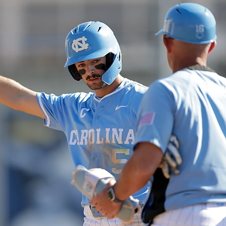 Diamond Heels sweep Pitt