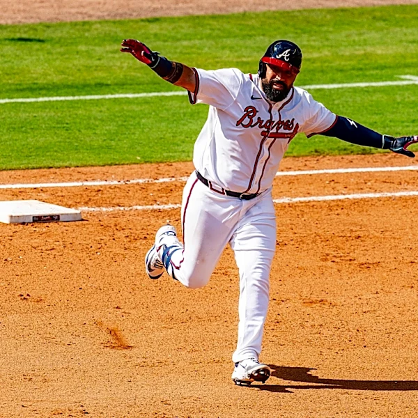 Braves place Sean Murphy on the IL (fracture), Sandy León and José Azocar return to the majors