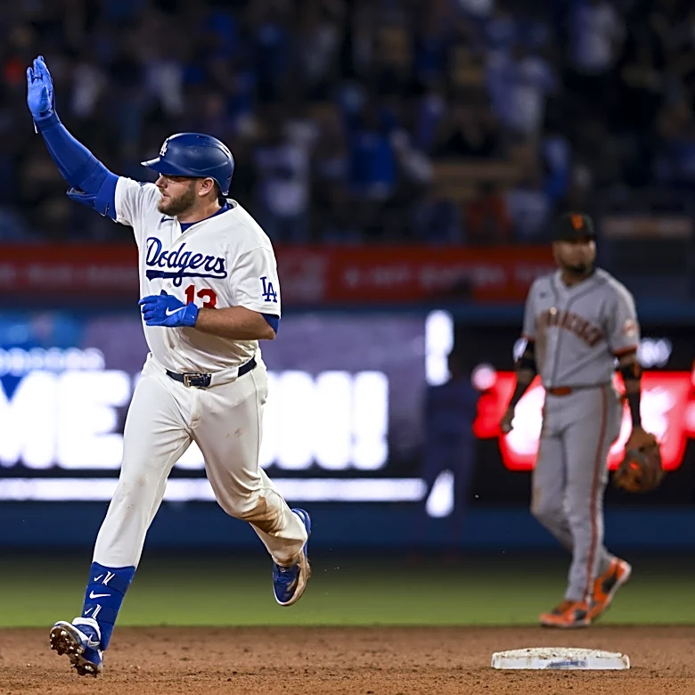 Max Muncy hit another home run against the Giants