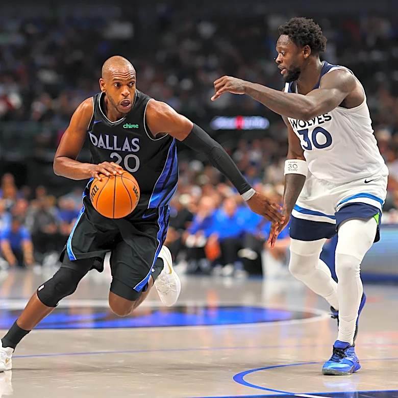 Khris Middleton steadied the Mavericks down the stretch