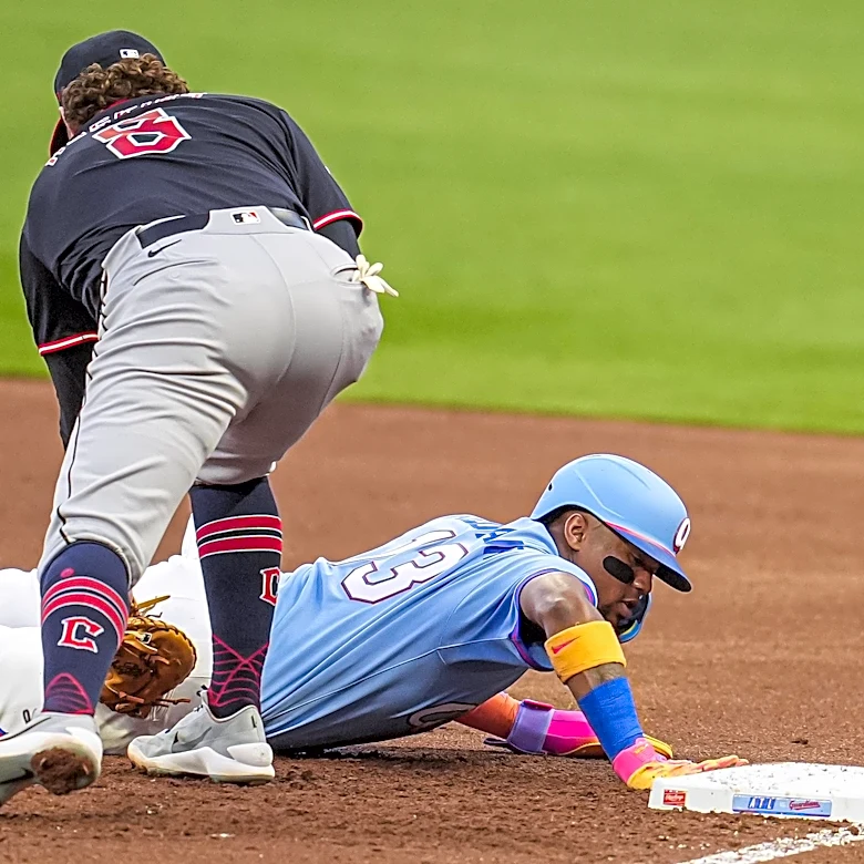 Walt Weiss says Braves need to make baserunning adjustment to address pickoff issues
