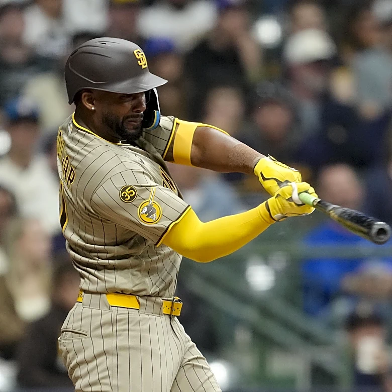 Padres bats make noise, but not enough to make up for Waldron’s blunder