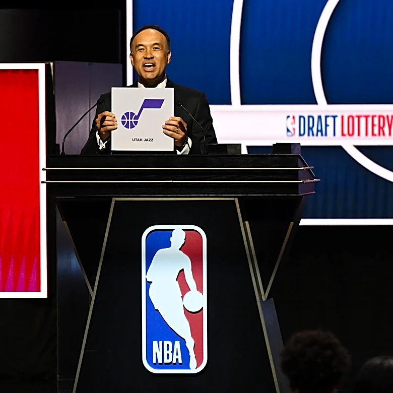 The Jazz want to trade draft picks with the Wizards, according to report