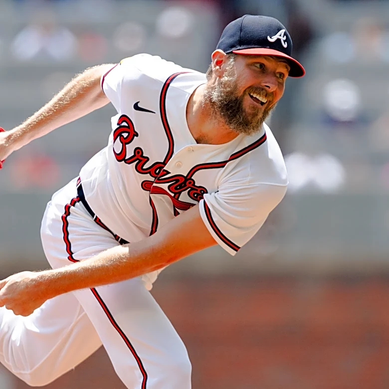 Chris Sale tries to help bring out the brooms for Braves against Cubs