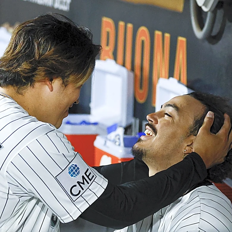 Every sentence in this recap sounds more absurd than the last: White Sox sweep Royals, push past .500
