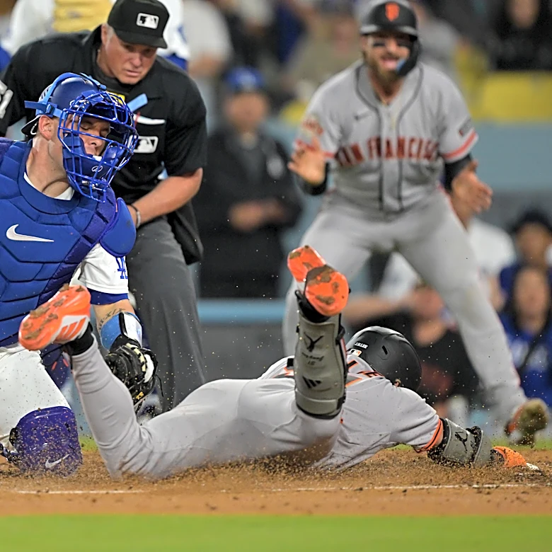 Splitting town: Giants slink out of LA with bats between legs