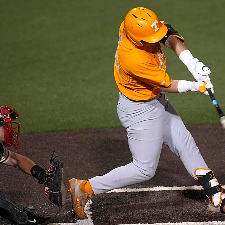 Tennessee takes wild Game No. 1 against Oklahoma, 9-7