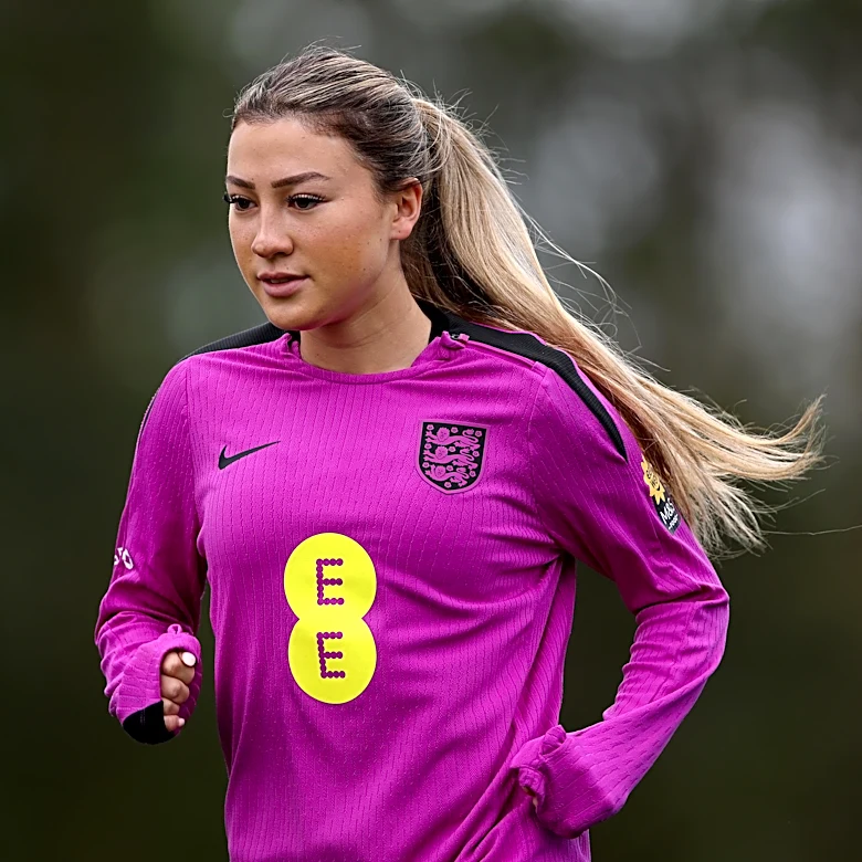 Report: NC Courage are favorites to sign rising star and English Youth International midfielder Erica Parkinson