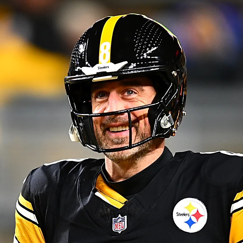 Aaron Rodgers re-signing with Steelers for 2026 season