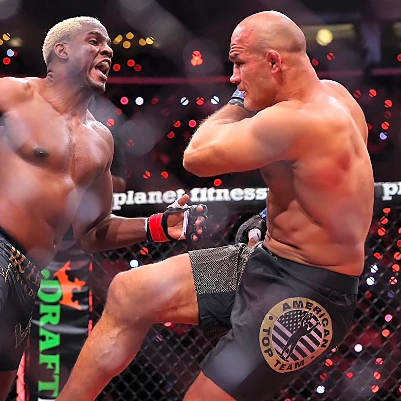 Highlights! Robelis Despaigne crushes former UFC champion Junior dos Santos with massive knockout punch | Rousey vs. Carano