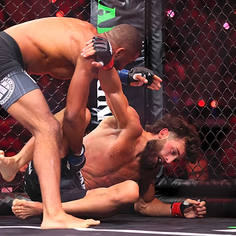 Rousey vs. Carano video: Salahdine Parnasse demolishes Kenneth Cross with vicious body shot knockout