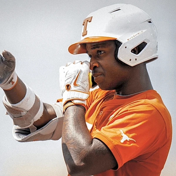 No. 6 Texas sweeps Missouri, 12-7