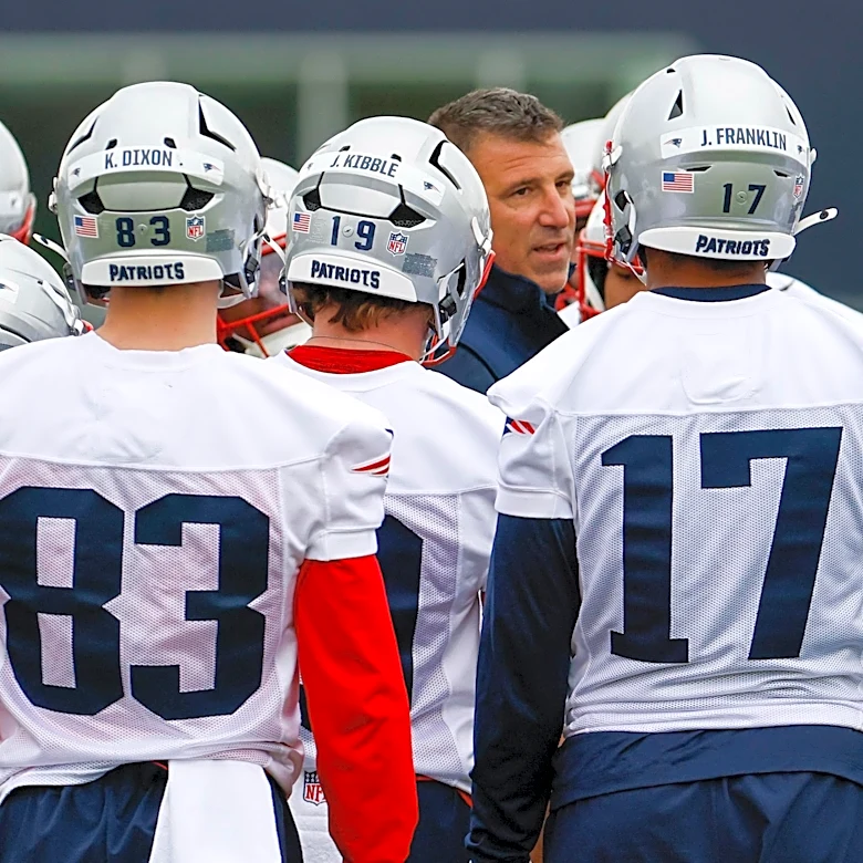Sunday Patriots Notes: Mike Vrabel stays consistent in tumultuous offseason