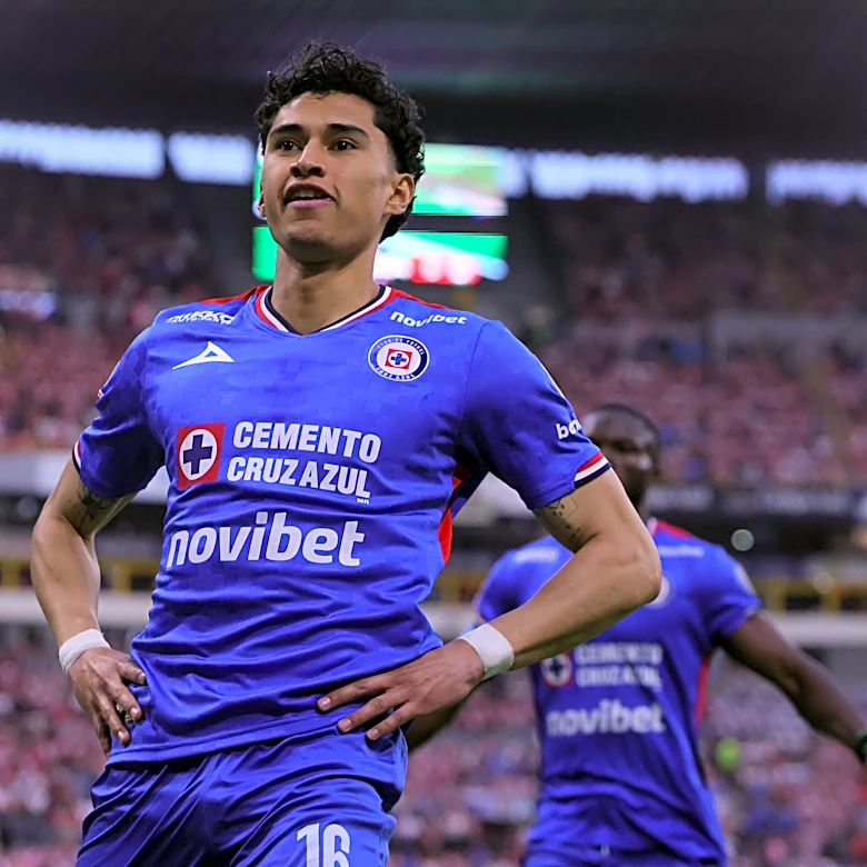 Cruz Azul surprises Chivas to win and qualify to Liga MX final