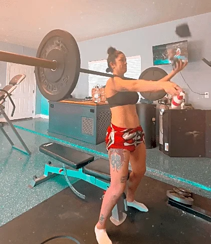 Tweets of the Week: Bayley’s juggling workout, Renee Paquette has hops, more!