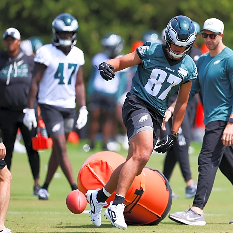 Eagles ink Eli Stowers to rookie contract, leaving just one draft pick unsigned