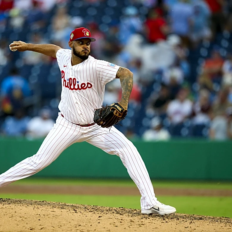 Dodgers sign Jonathan Hernández for bullpen depth