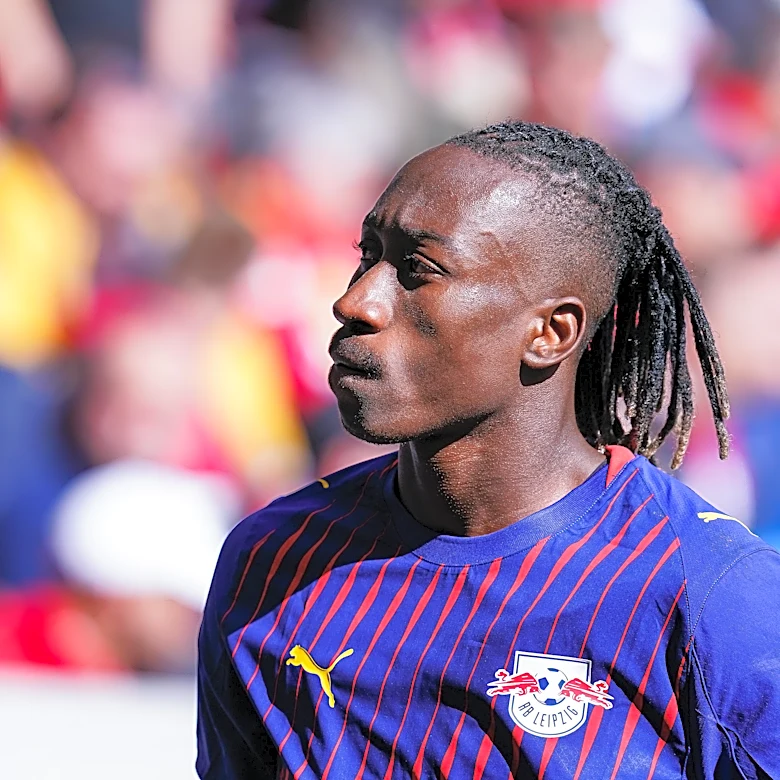 Bayern Munich News: FC Bayern with long-term plan to get Yan Diomande?; No meeting with Dušan Vlahović’s dad; and MORE!