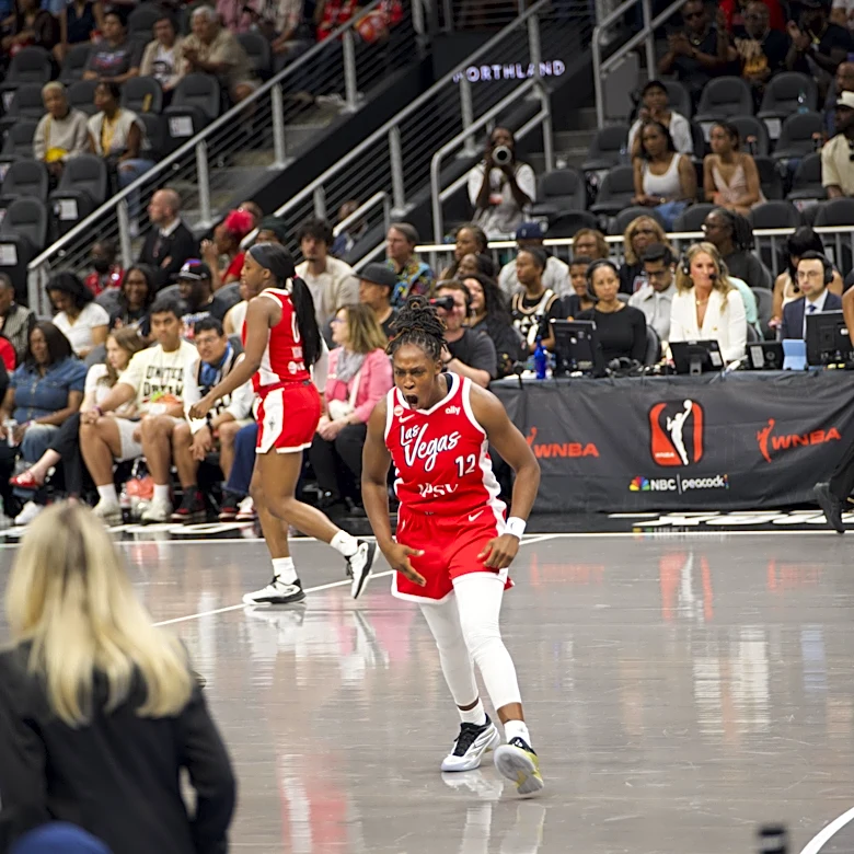 Photo Essay: A look at everything that led up to Chelsea Gray’s clutch play in Las Vegas Aces vs. Atlanta Dream