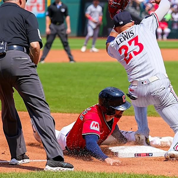 Guardians win 4th straight as Royce Lewis is sent to AAA