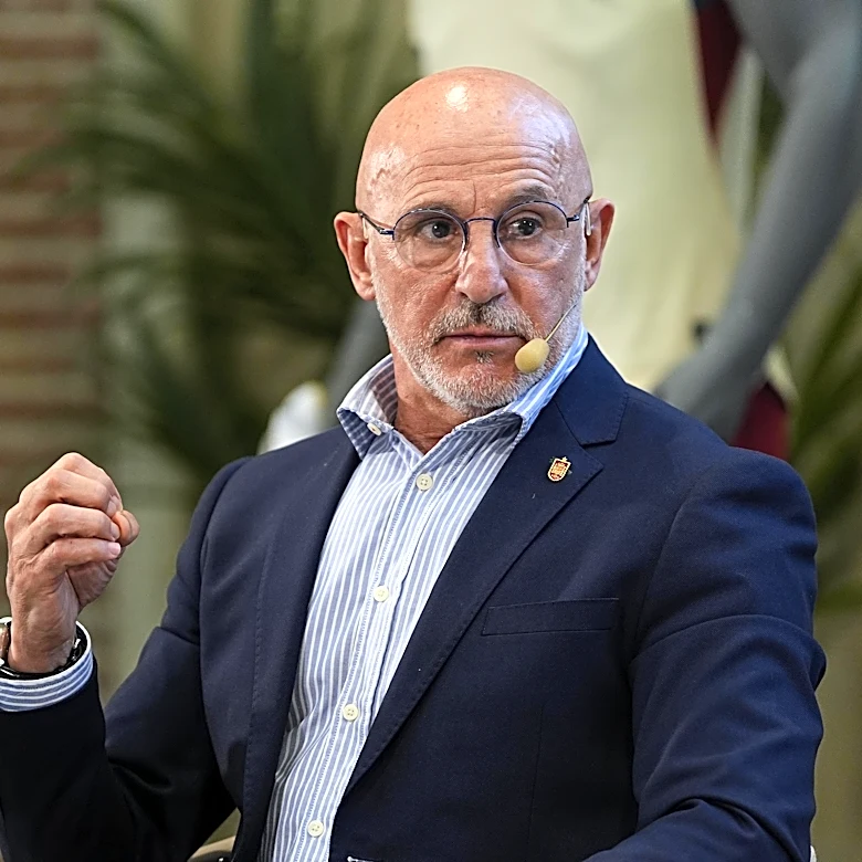 Three goalkeepers and a surprise? Luis de la Fuente drops hints on Spain squad for World Cup 2026