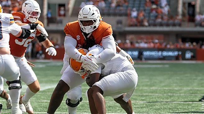 Patriots add defensive tackle Travis Shaw to rookie class, waive long snapper