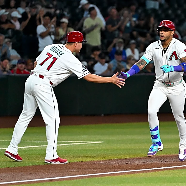 Read ‘em and sweep: Marte and Kelly down Giants