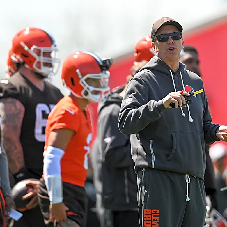 Daily Dawg Chow (5/21): Talking QBs during OTAs