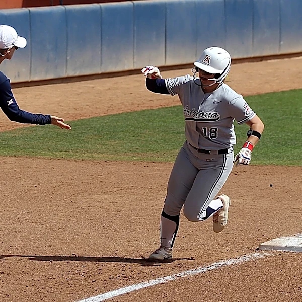 Catcher Emma Kavanagh to transfer from Arizona softball