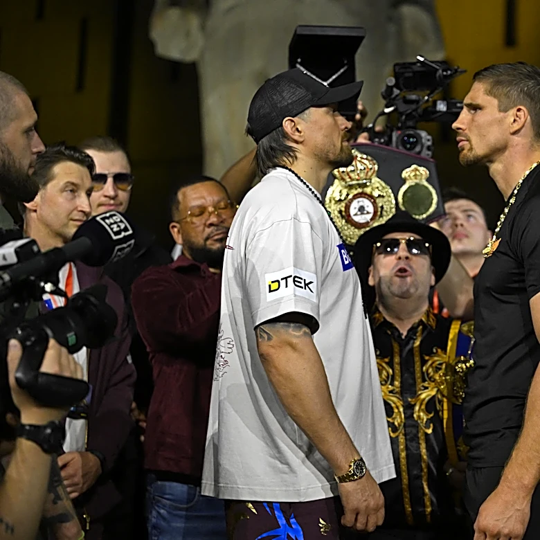 ‘Glory in Giza’ weigh in results: Usyk comes in 25 pounds lighter than Verhoeven for WBC title fight | video
