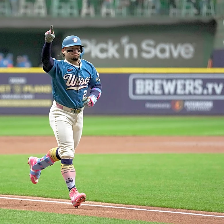 Early offense, solid pitching lead Brewers to 5-1 victory over Dodgers