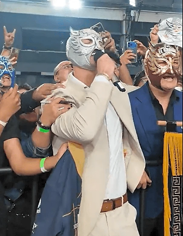 Hero’s welcome brings El Grande Americano to tears in Mexico City