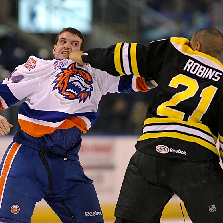 Islanders & NHL Playoff News: Hammer time (and Trenton too)