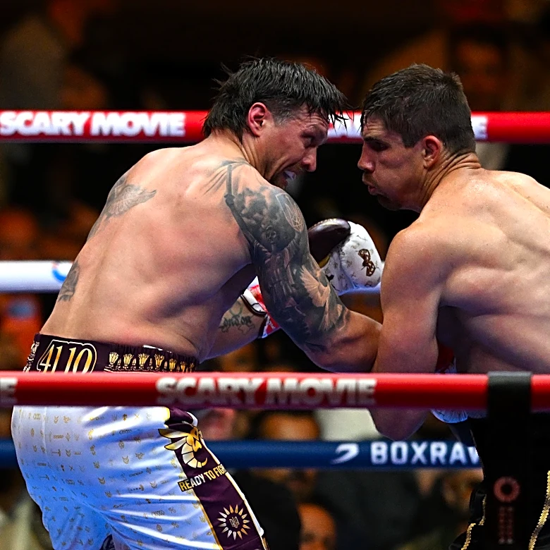 Oleksandr Usyk wins after controversial referee’s stoppage following late knockdown on Rico Verhoeven