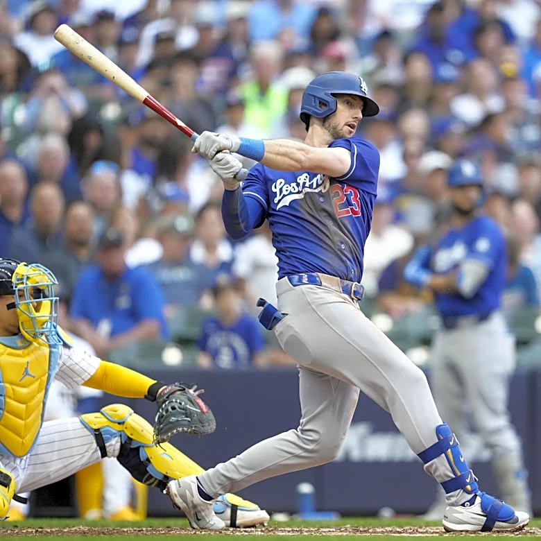 Kyle Tucker, Andy Pages back Yoshinobu Yamamoto in win over Brewers