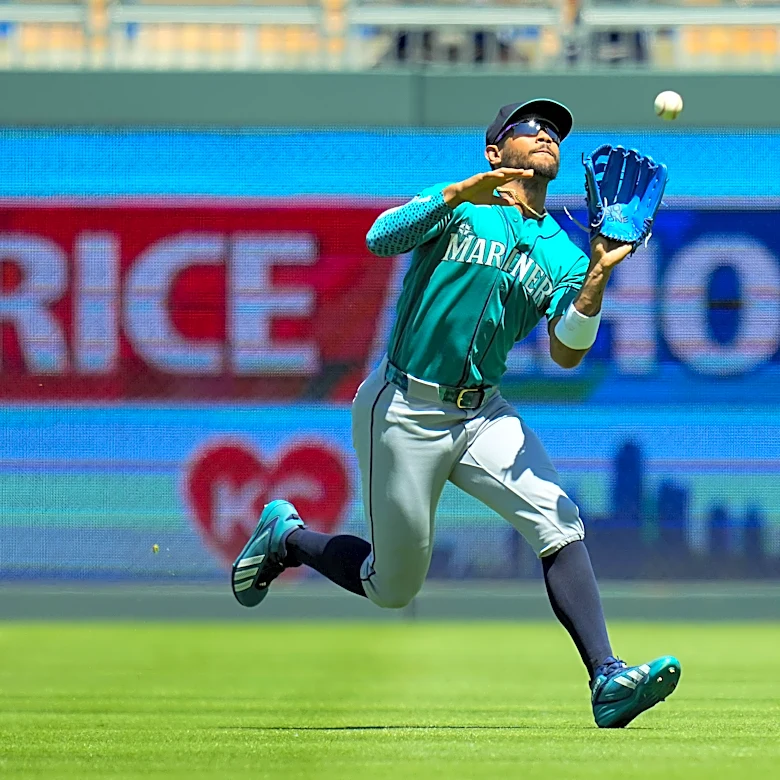 Mariners let defense hold them down in 6-8 loss to Royals