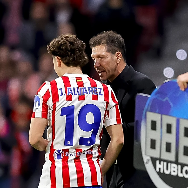 ‘I imagine he’s already made his decision’ – Diego Simeone talks Julian Alvarez’s future amid Barcelona interest