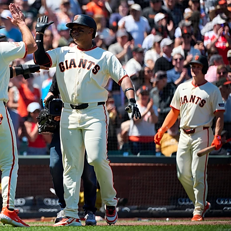 Casey at the bat: Giants 8, White Sox 5