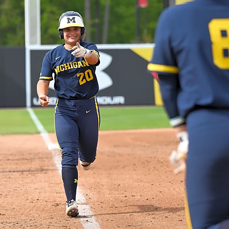 Minnesota transfer portal pitcher commits to Michigan Softball