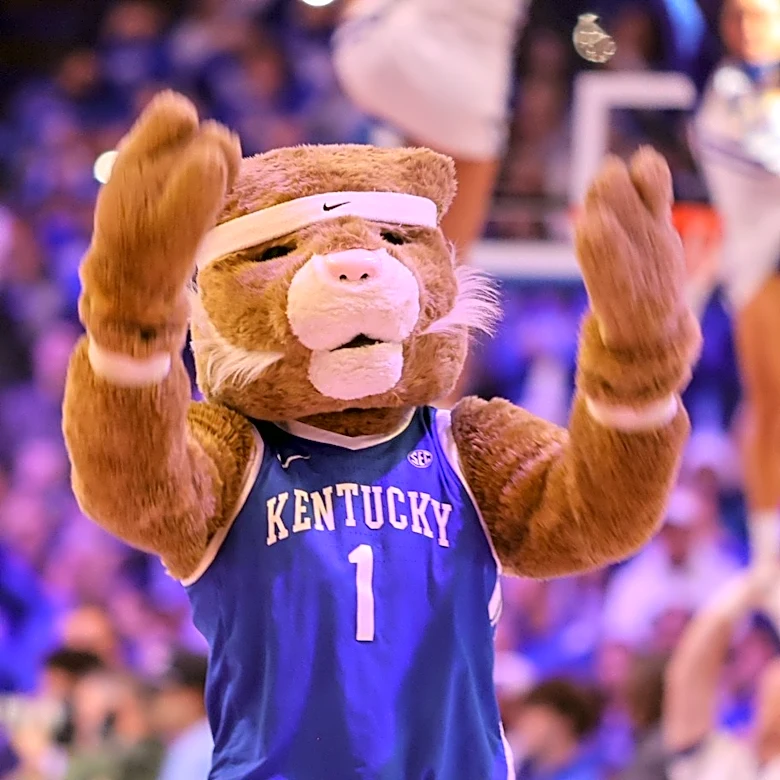 Kentucky Basketball unlikely to go on a summer tour this year, per Mark Pope