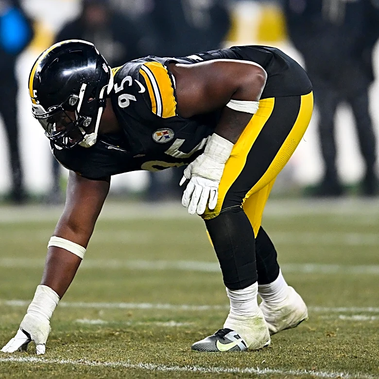 Steelers DL coach hints at changes for Keeanu Benton, Yahya Black
