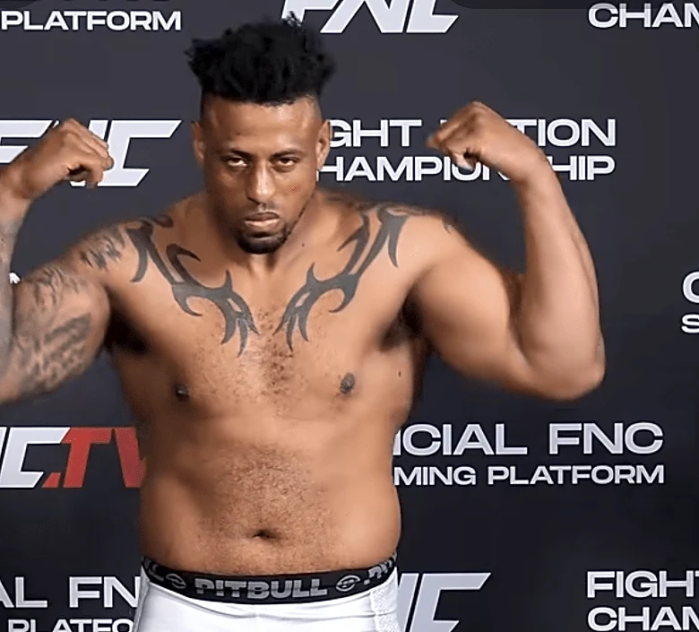 Greg Hardy misses weight by 25 pounds for fight with UFC veteran