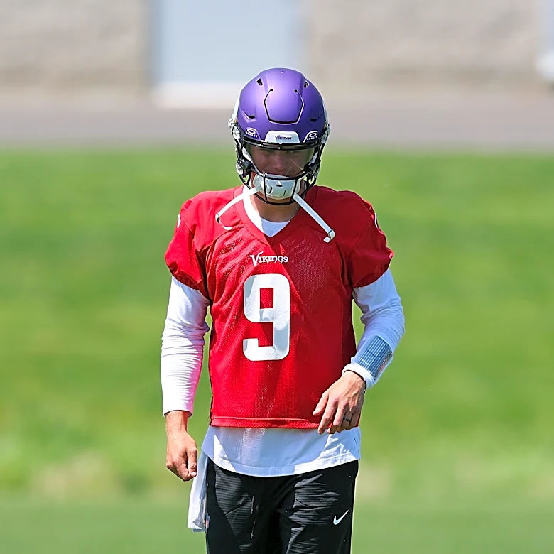 Vikings OTAs Presser Drama: McCarthy “Classroom” Quote Bombshell vs Murray Poise