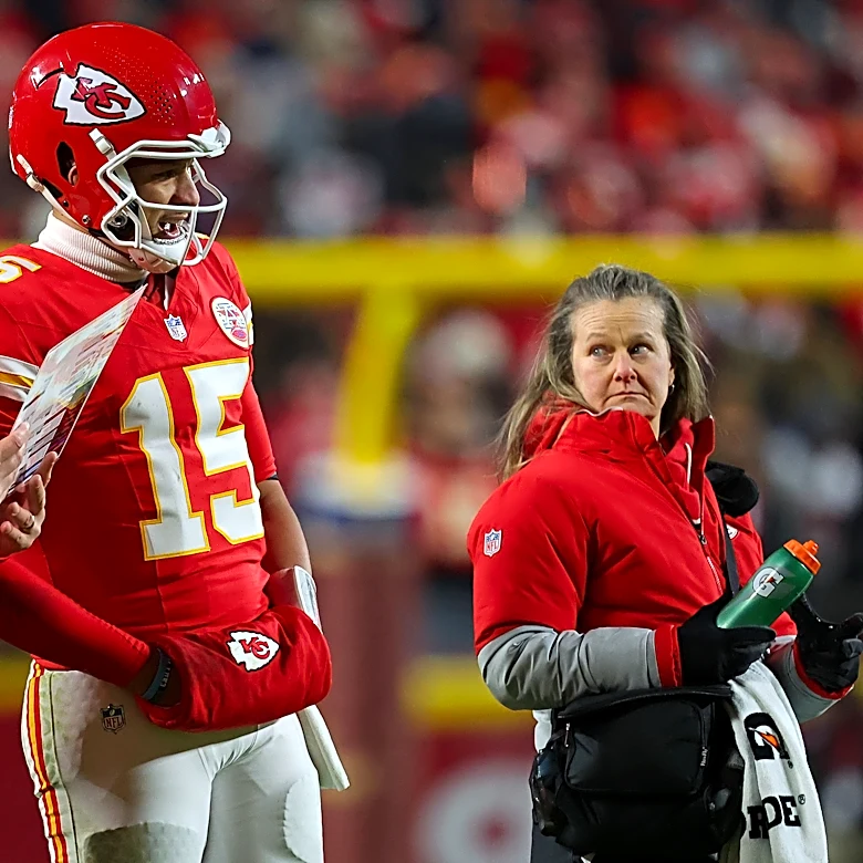 Patrick Mahomes hitting recovery checkpoints by trusting Chiefs trainer