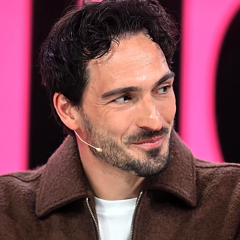 Bayern Munich News: ‘Good, but not a top favorite for the World Cup’ — Mats Hummels assessment on Germany; FC Barcelona is having a week; and MORE!