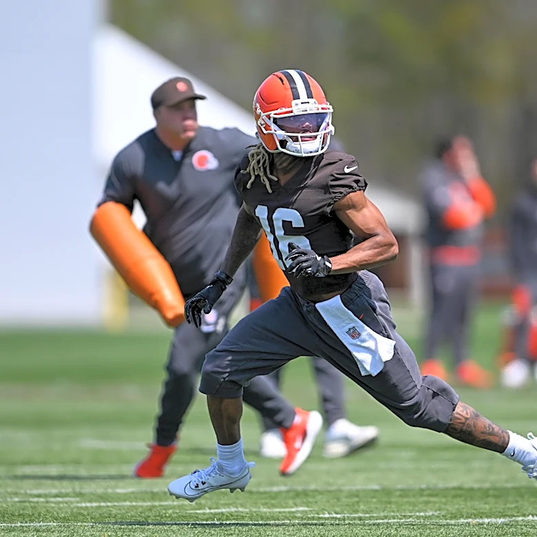 Saturday Dawg Chow (5/30): Hello, Mr. Bond; smart moves and easy options