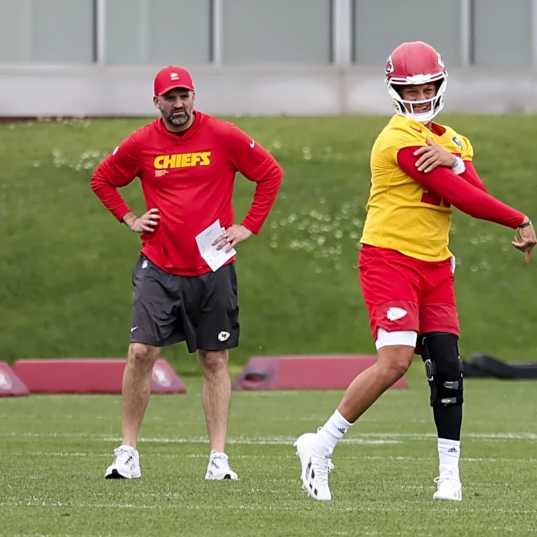 Chiefs News 5/30: Patrick Mahomes calls Kenneth Walker ‘special’