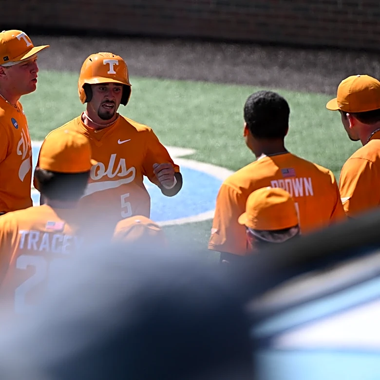 Live Saturday discussion: Vols in Chapel Hill, Lady Vols in the College World Series