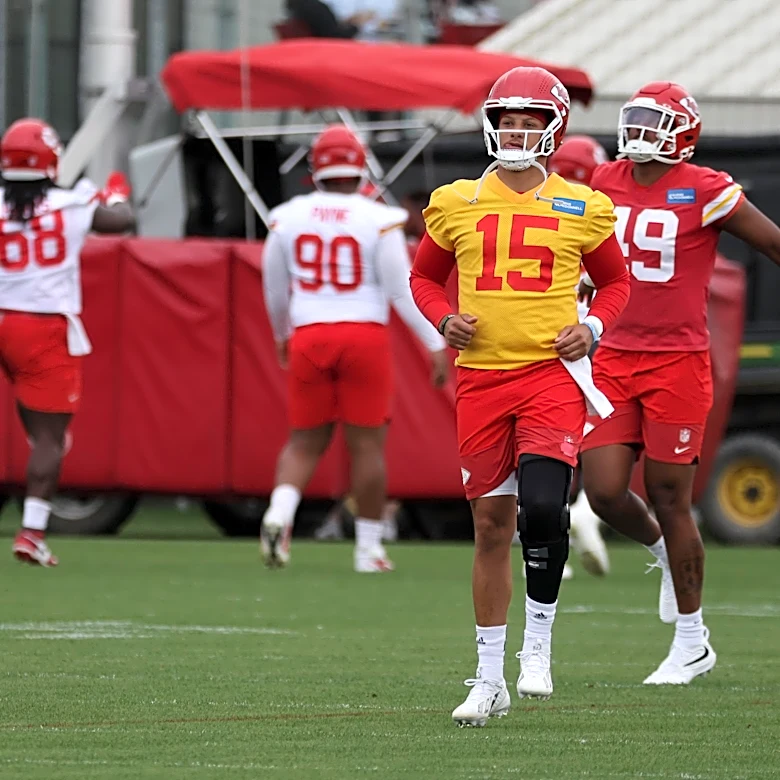 Patrick Mahomes sees benefits in slowing down during Chiefs OTAs