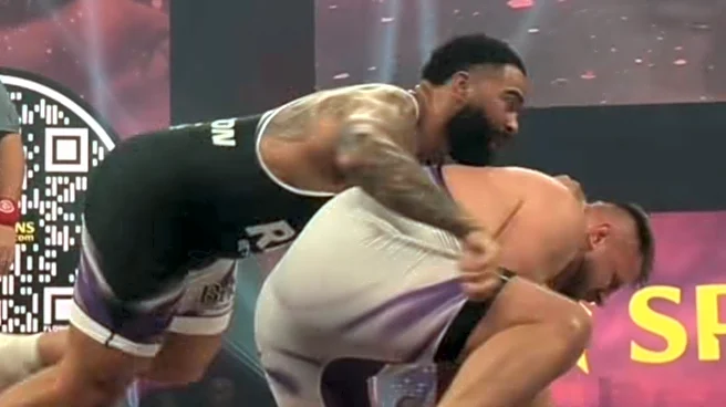 Gable Steveson blitzes Alexandr Romanov for tech fall victory, takes aim at 2 Olympians after winning RAF 9 main event